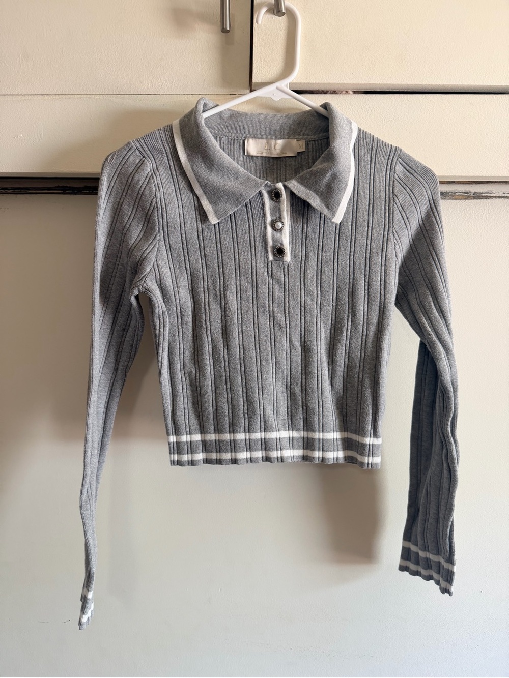 Lizette Collection Gray Ribbed Polo Sweater with Contrast Trim Size M